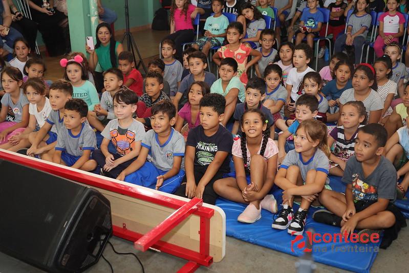 Espetáculo leva conscientização ambiental às crianças das 50 escolas municipais