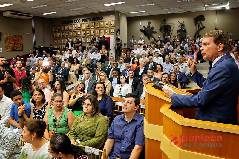 Sob a missão de trabalhar por toda cidade, Silva e Luna e Ricardinho são empossados prefeito e vice-prefeito de Foz do Iguaçu