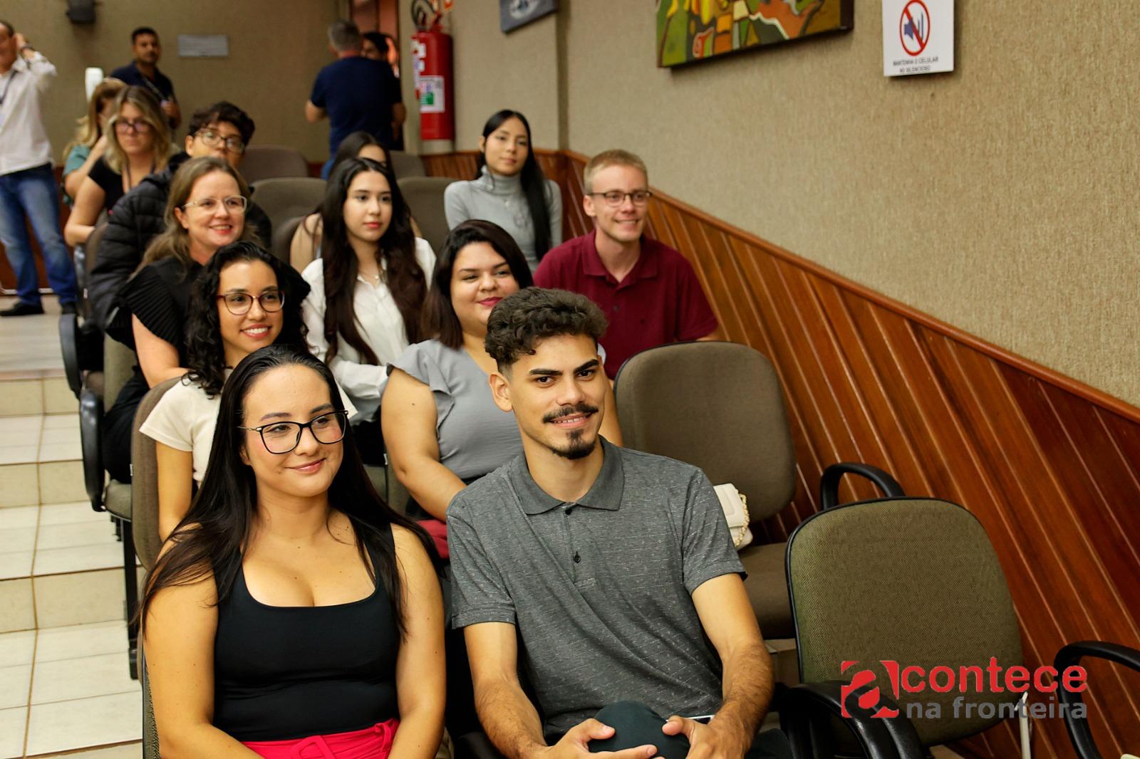 Acadêmicos de direito conhecem a Câmara de Vereadores