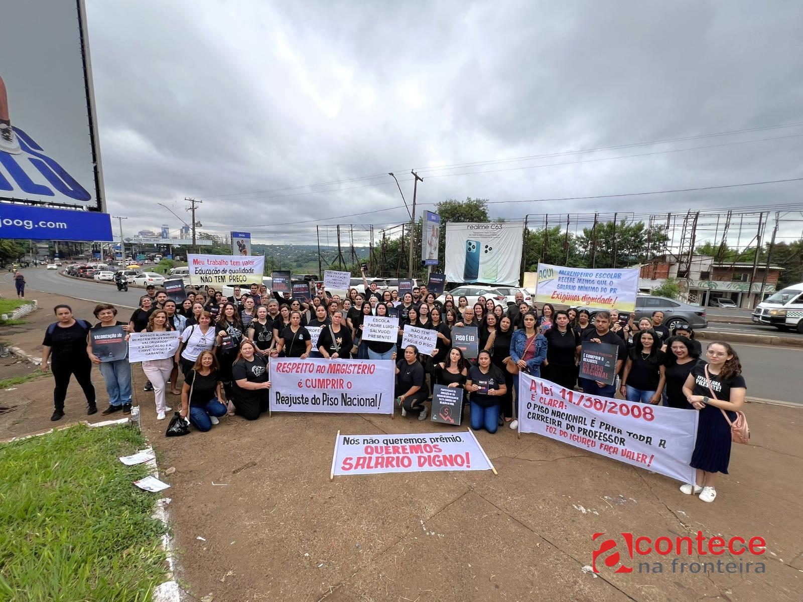 EDUCADORES MUNICIPAIS MANTÊM AÇÕES INFORMATIVAS DEPOIS DE ATO PÚBLICO