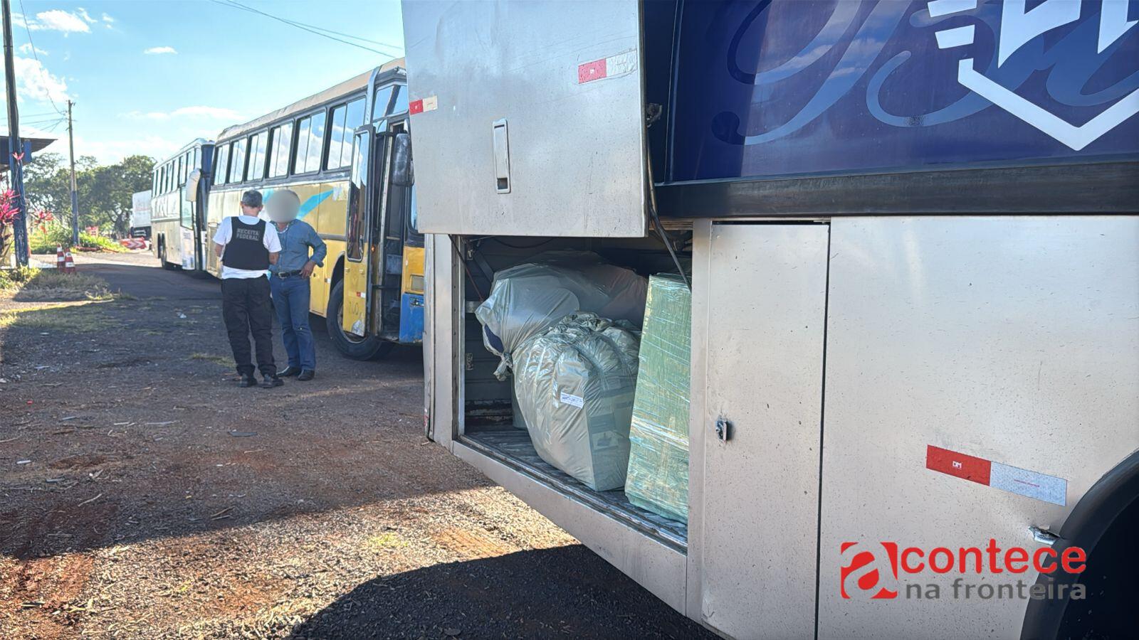 Receita Federal e PRF apreendem três ônibus de turismo com mercadorias irregulares no Paraná