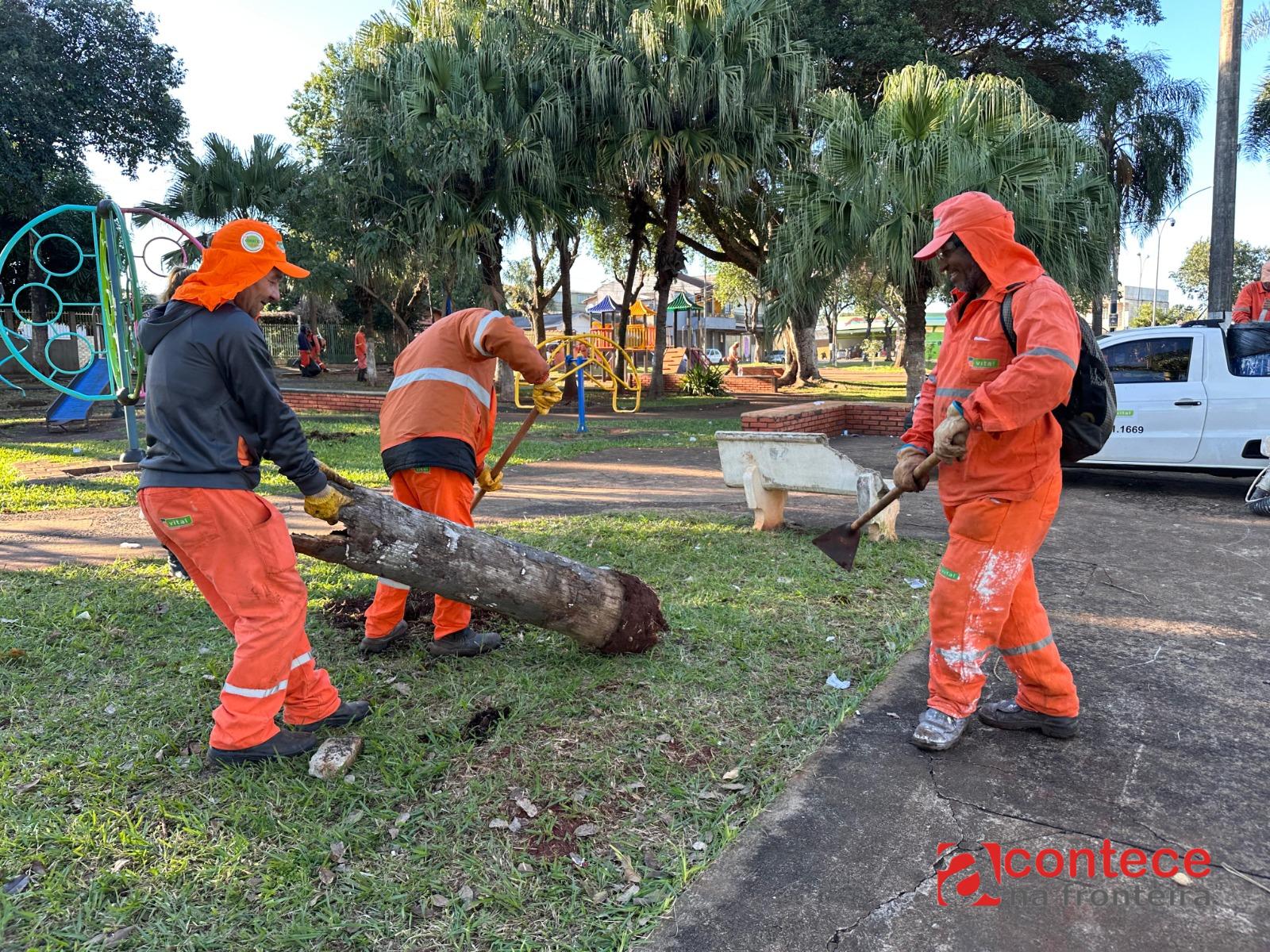 Praça 7 de Setembro Recebe Ação de Zeladoria em Foz do Iguaçu