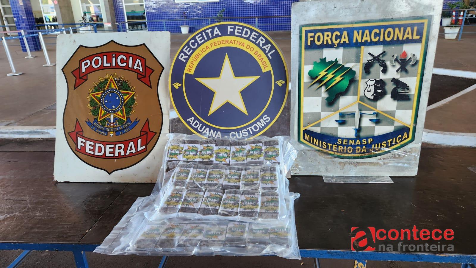 Receita Federal apreende 4,3 kg de substância análoga à maconha ocultos em fundo falso na Ponte Internacional da Amizade