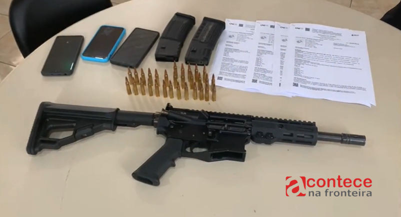 Polícia Civil cumpre mandados contra procurado pela Interpol e apreende fuzil em Foz do Iguaçu