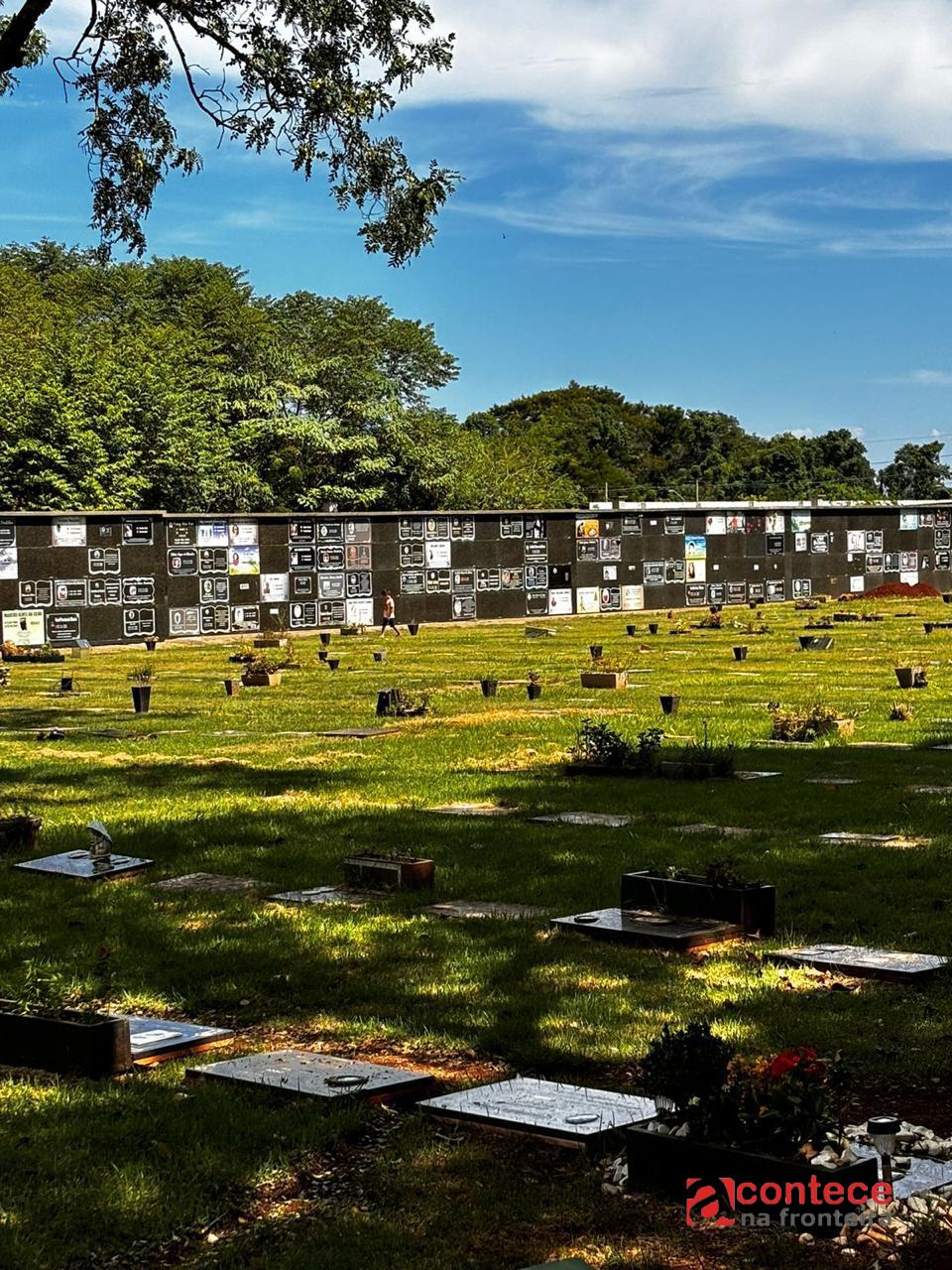 Mais de 30 mil pessoas devem passar pelos cemitérios de Foz no Dia de Finados