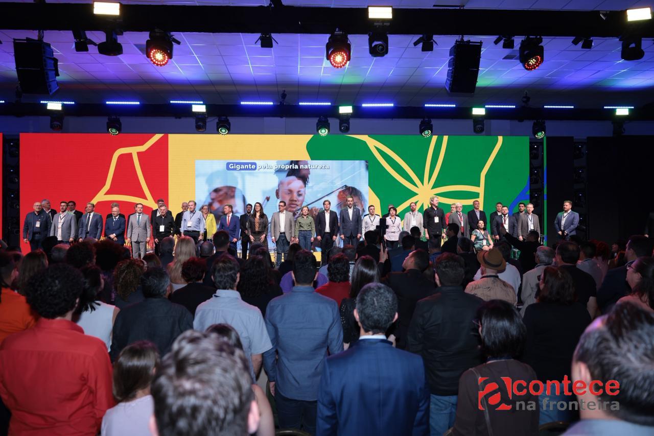 Caravana Federativa reúne gestores de 283 municípios paranaenses em Foz do Iguaçu