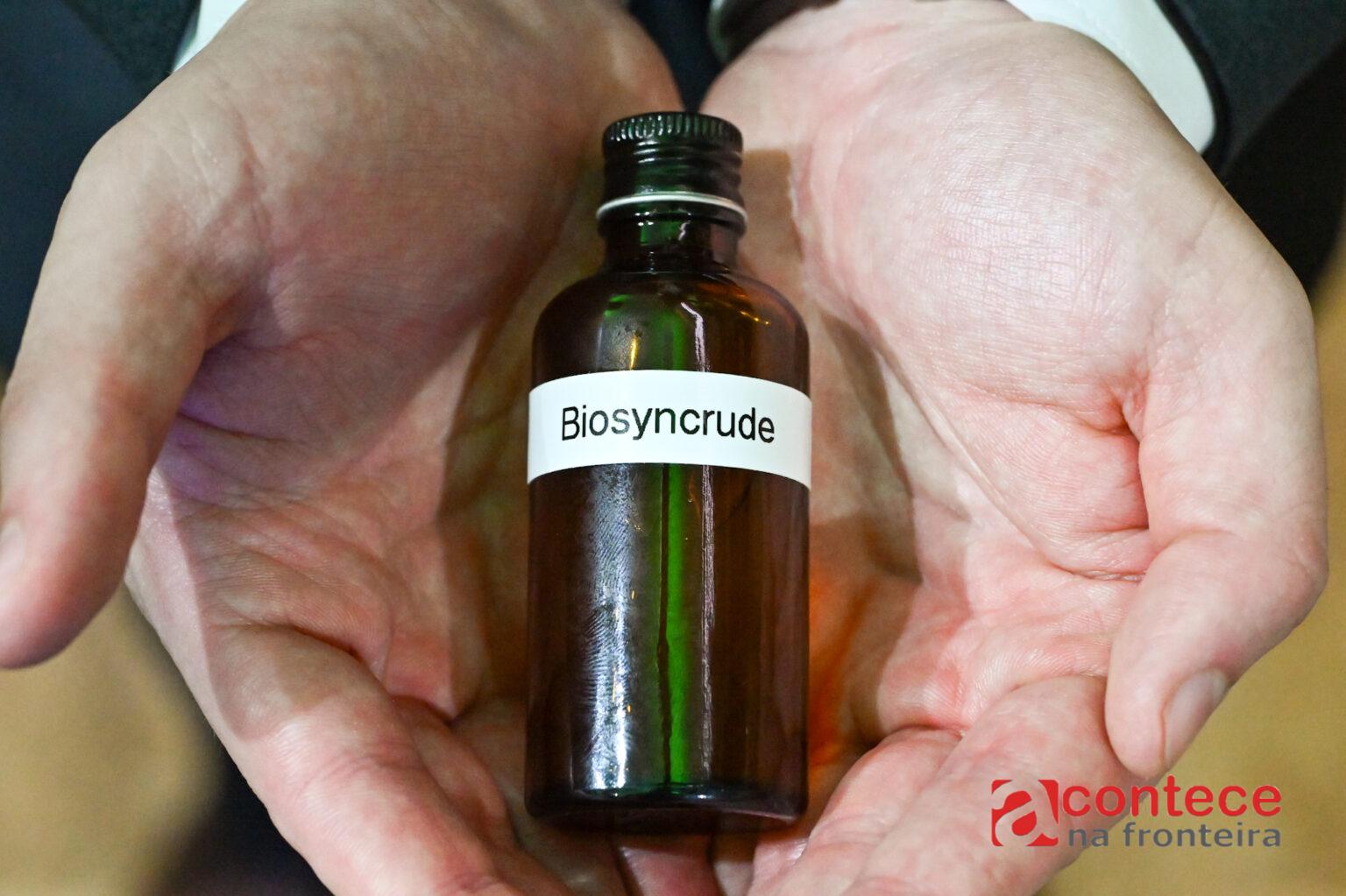 Na COP 30, Itaipu, CIBiogás e Itaipu Parquetec apresentam primeira amostra de bio-syncrude do Brasil