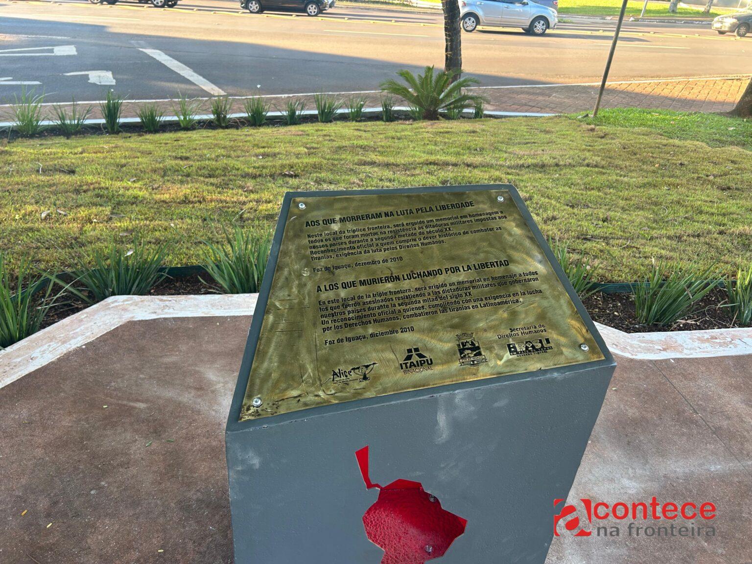 Praça Naipi passa por revitalização completa no centro de Foz do Iguaçu