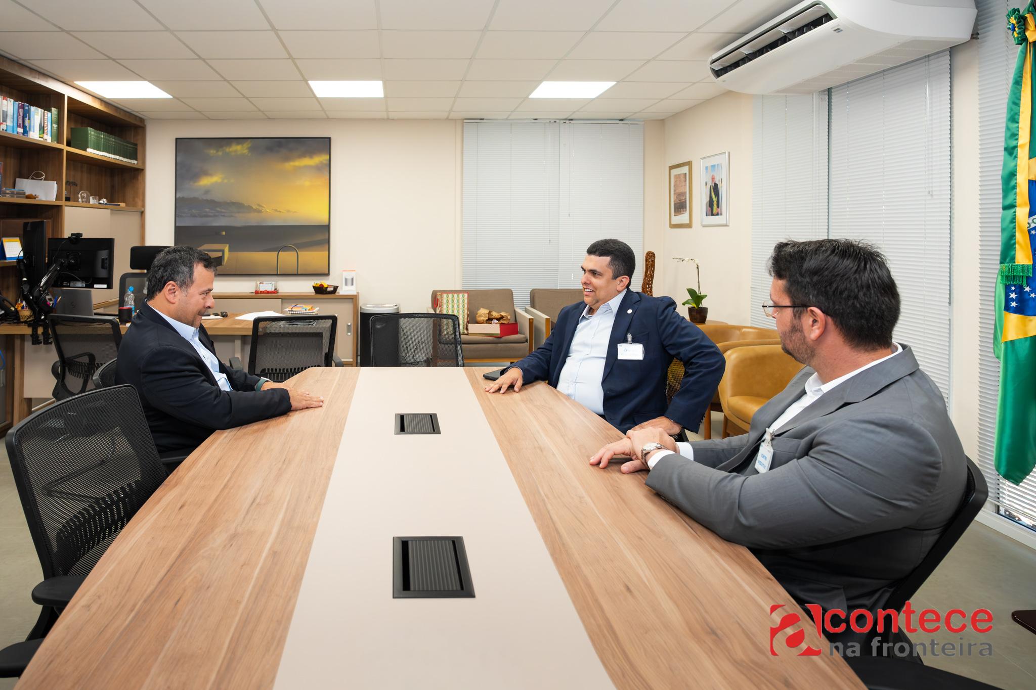 Diretor-presidente da Anac visita Itaipu e destaca diálogo entre instituições