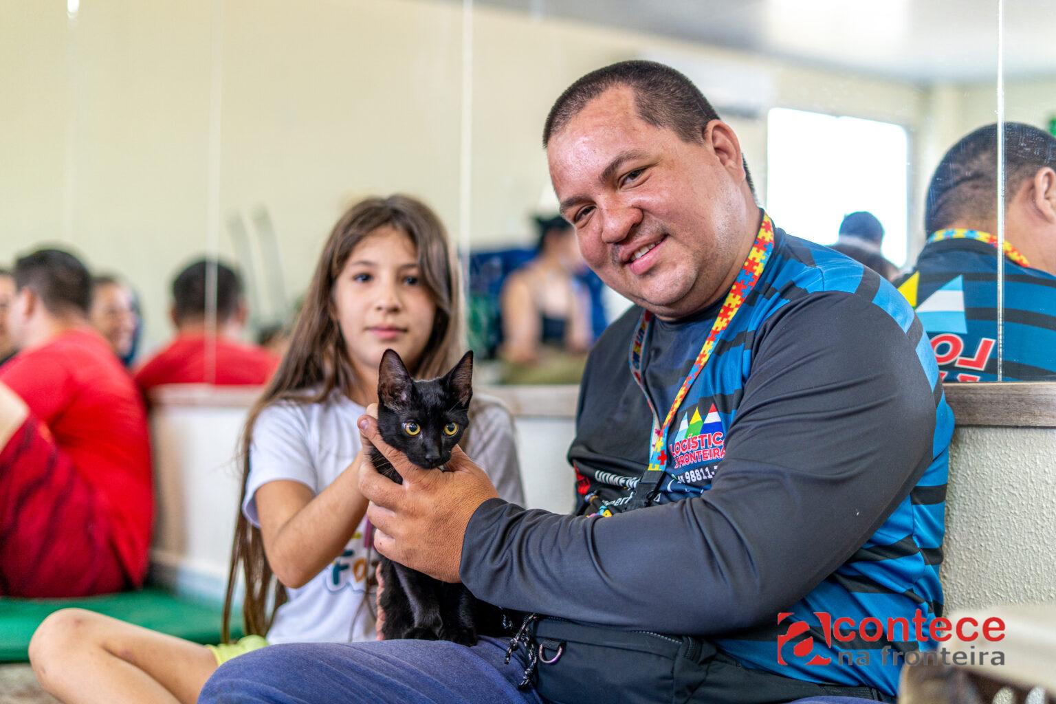 Ação do Petmóvel beneficia tutores de cães e gatos no Bubas