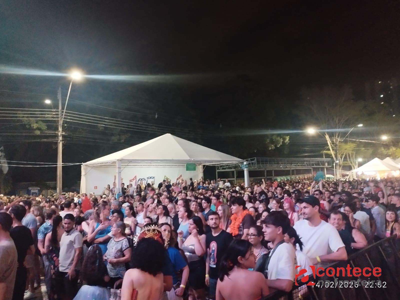 Fala Mansa agita sábado de carnaval para publico de 20.000 pessoas