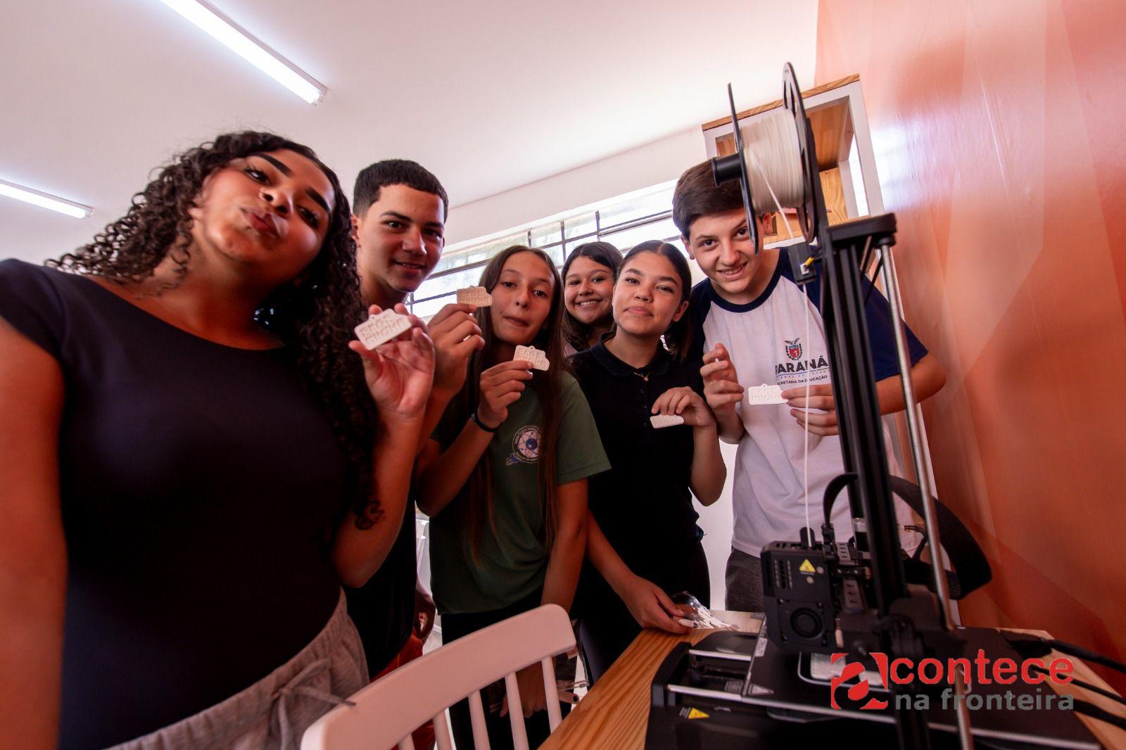 Alunos de escola pública de Curitiba aprendem a construir robôs em aulas do projeto Engenhoka