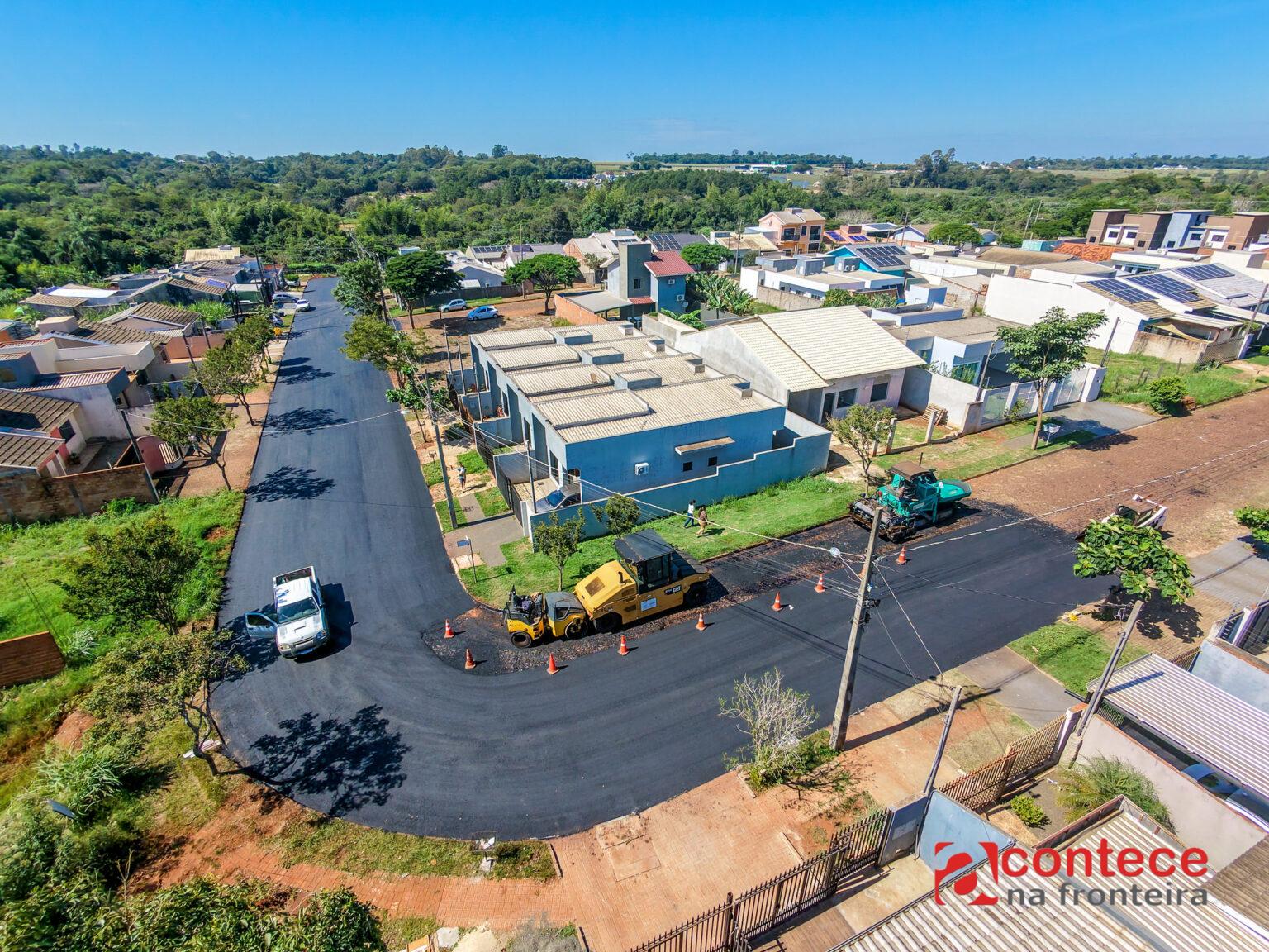 Equipes de Obras trabalham na pavimentação do loteamento Don Giovanni