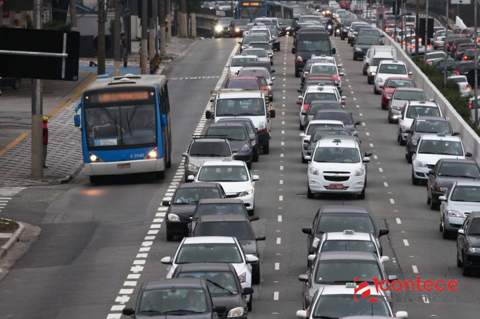 Foz avança para criar faixas exclusivas de ônibus e desafogar o trânsito