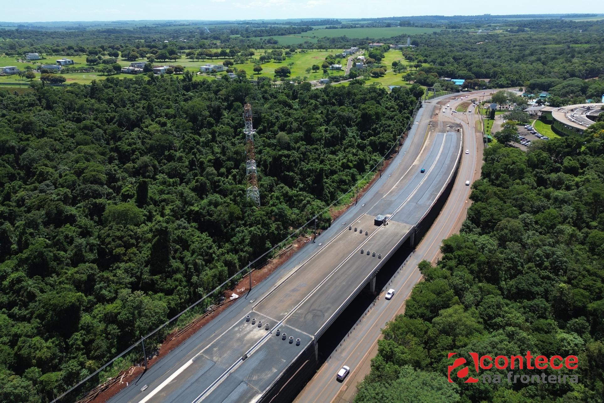 GOVERNADOR RATINHO JUNIOR LIBERA TRÁFEGO DOS PRIMEIROS 6,8 QUILÔMETROS DA DUPLICAÇÃO DA RODOVIA DAS CATARATAS E ANUNCIA CONVÊNIO PARA NOVA TRINCHEIRA EM FOZ DO IGUAÇU