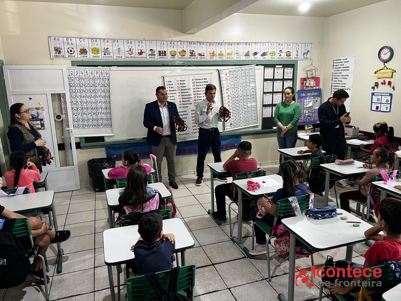 Mega mutirão reforça limpeza urbana e ações de combate à dengue na Região Oeste