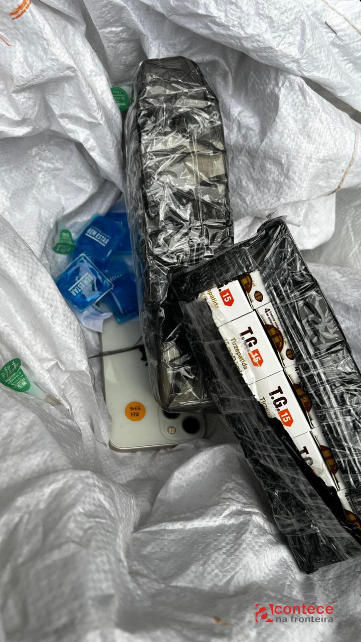 Receita Federal intercepta ônibus com mercadorias ocultas em Céu Azul