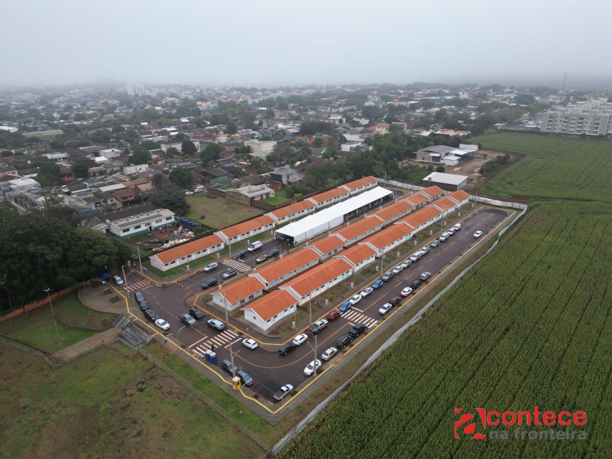 Projeto Moradias entrega segundo lote de casas e beneficia 60 famílias em Foz do Iguaçu