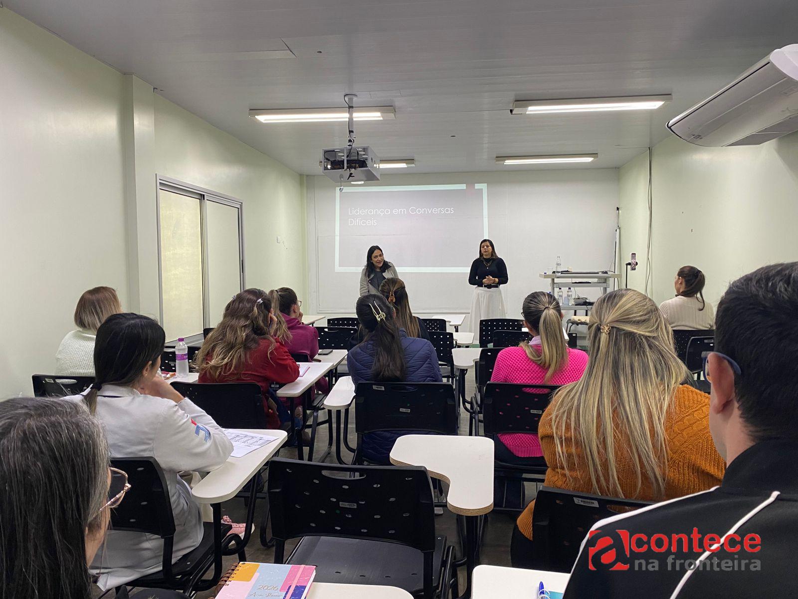 Hospital Municipal Padre Germano Lauck realiza capacitação sobre liderança e conversas difíceis para gestores  