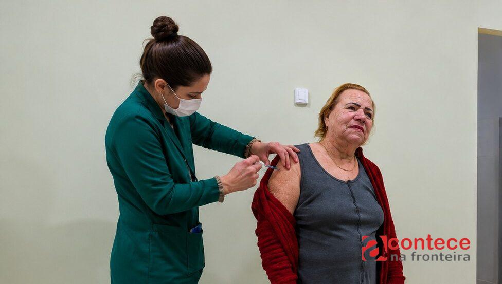 Mais de 4,5 mil doses da vacina contra a gripe são aplicadas na primeira semana de vacinação para toda a população