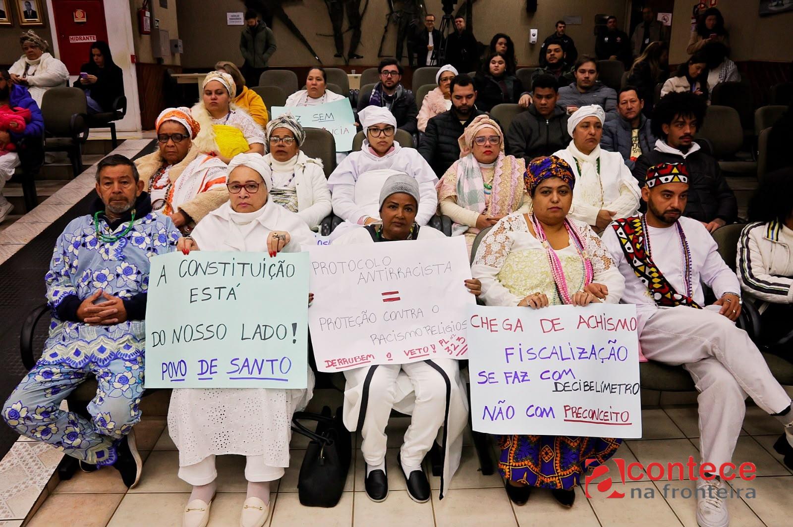 Câmara derruba veto a projeto que garante protocolo antiracista e de combate à intolerância religiosa