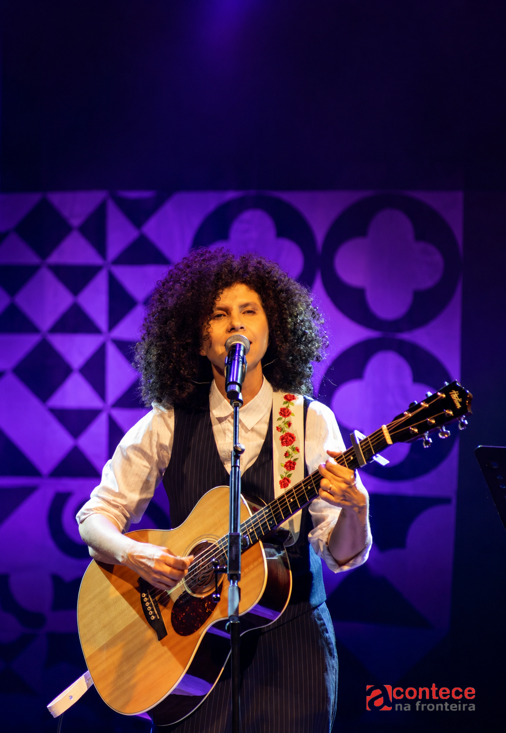 Cantora Roberta Campos faz show na abertura da 21ª Feira do Livro de Foz do Iguaçu