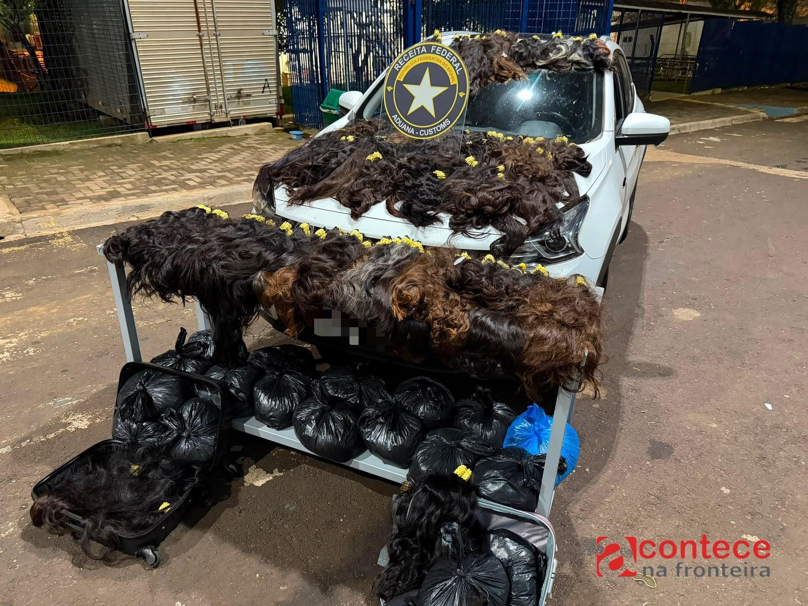 Carga com 148,2 kg de cabelo humano é apreendida pela Receita Federal