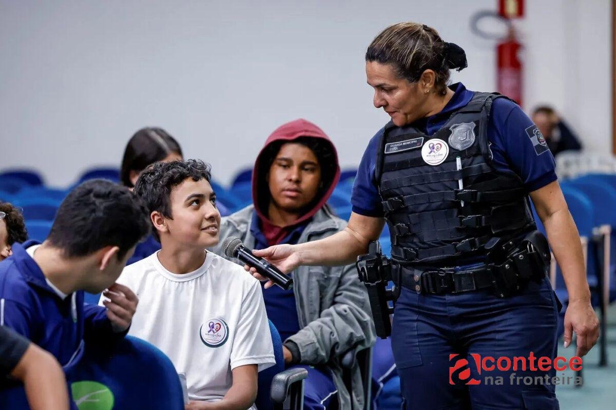 Araucária leva combate à violência contra mulher às escolas