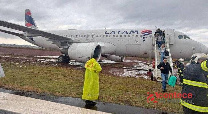 Aeroporto de Cascavel segue fechado após avião da Latam sair da pista