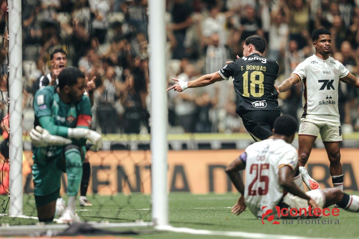 Atlético-MG vence o Vitória e chega a 13 jogos invicto