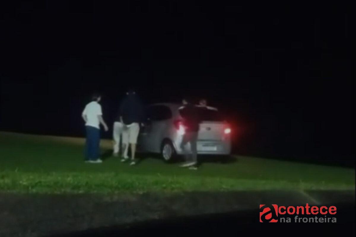 Carro cai de morro de 15 metros no RS e motorista sobrevive