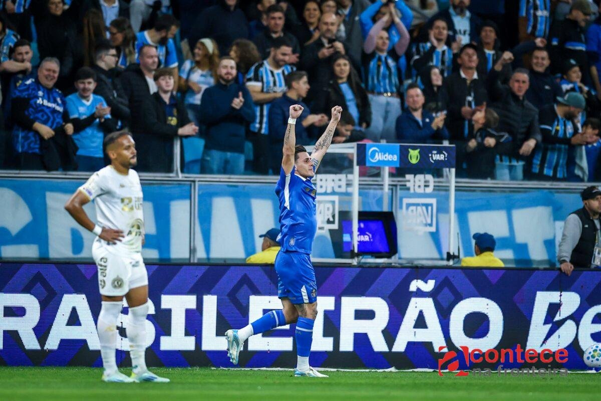 Grêmio bate Chapecoense de virada e respira no Brasileirão