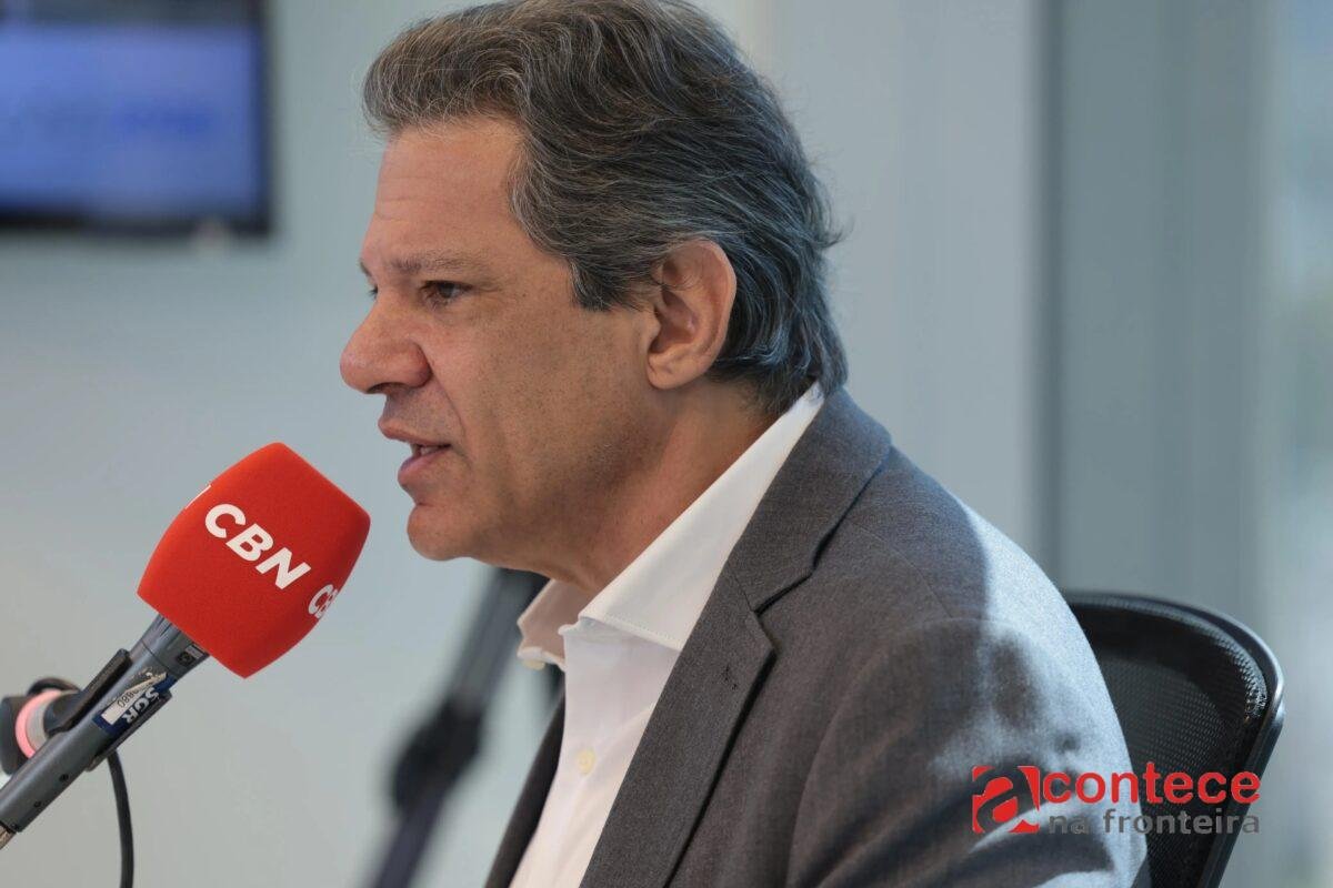 Haddad diz que apoio de tucanos é 'simbólico' e chama Flávio Bolsonaro de 'fraude'