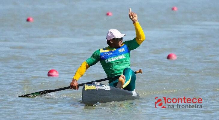 Isaquias Queiroz é campeão mundial de canoagem na Polônia