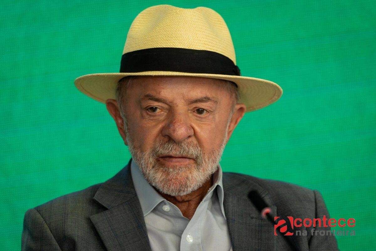 Lula assina decretos contra 'cambismo digital' e por água gratuita em eventos
