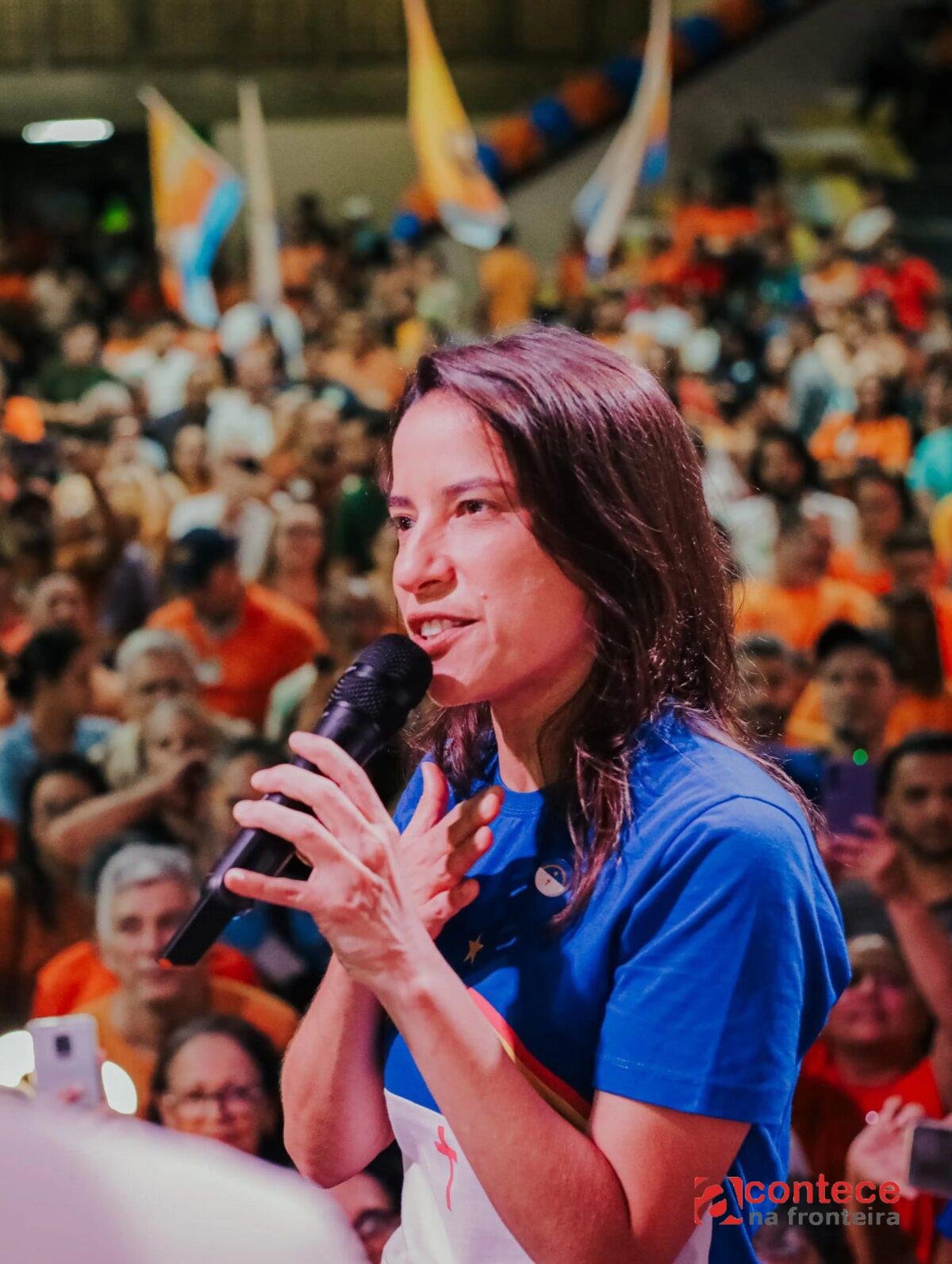 Lyra registra boletim de ocorrência após cartaz crítico a ela em PE citar morte de marido; Campos cobra investigação