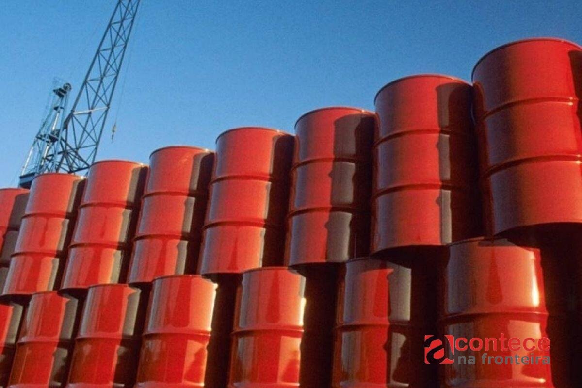 Petróleo dispara 4,5% após retomada de conflito entre EUA e Irã