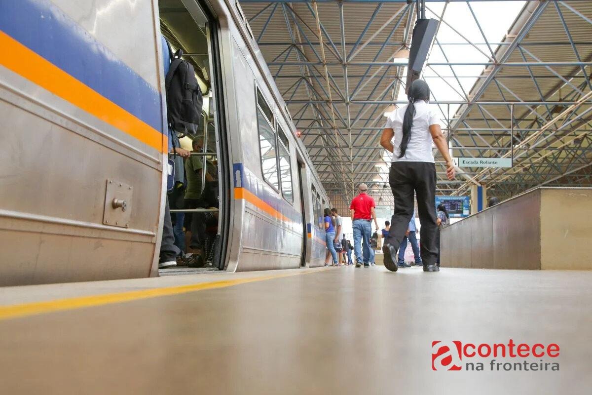 PM prende homem em situação de rua por assediar mulher na saída do metrô