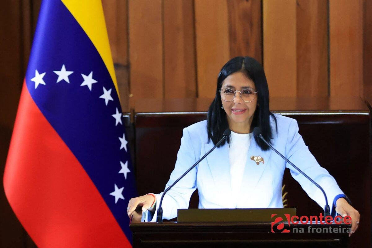 Presidente interina da Venezuela 'rebate' Trump e diz que país manterá controle de seu petróleo após acordo