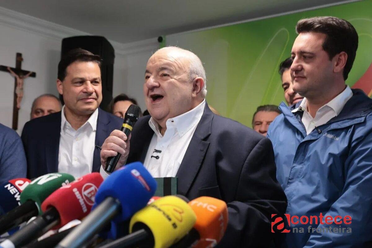 Rafael Greca sofre queda na campanha e é internado no PR