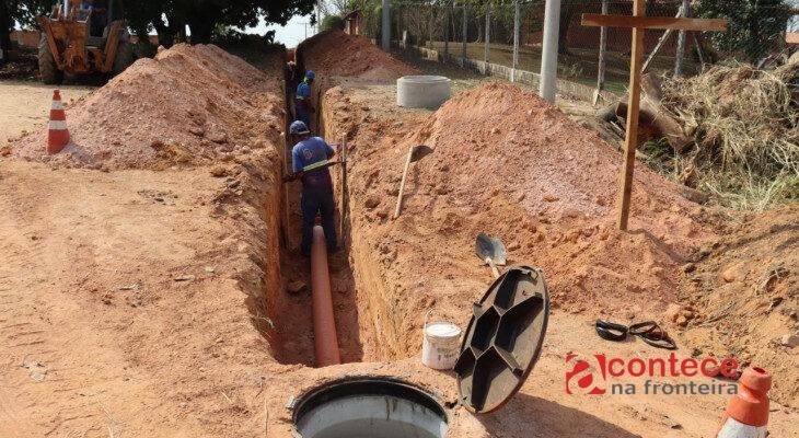 Vereador denuncia falta de rede de esgoto no Jardim Barcelona em Maringá