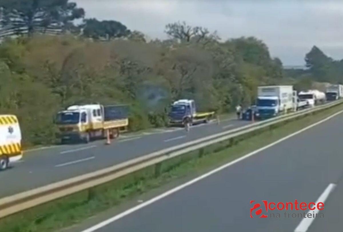 Acidente com morte causa interdição na BR-376, em Palmeira