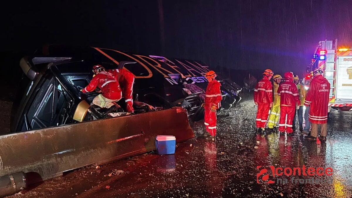 Acidente de ônibus deixa 10 feridos na BR-376, no Paraná