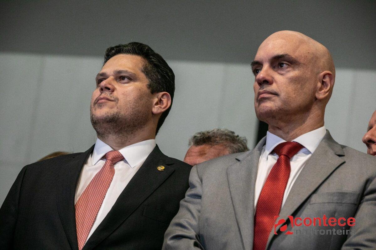 Alcolumbre rebate Flávio Bolsonaro e defende Moraes no Senado