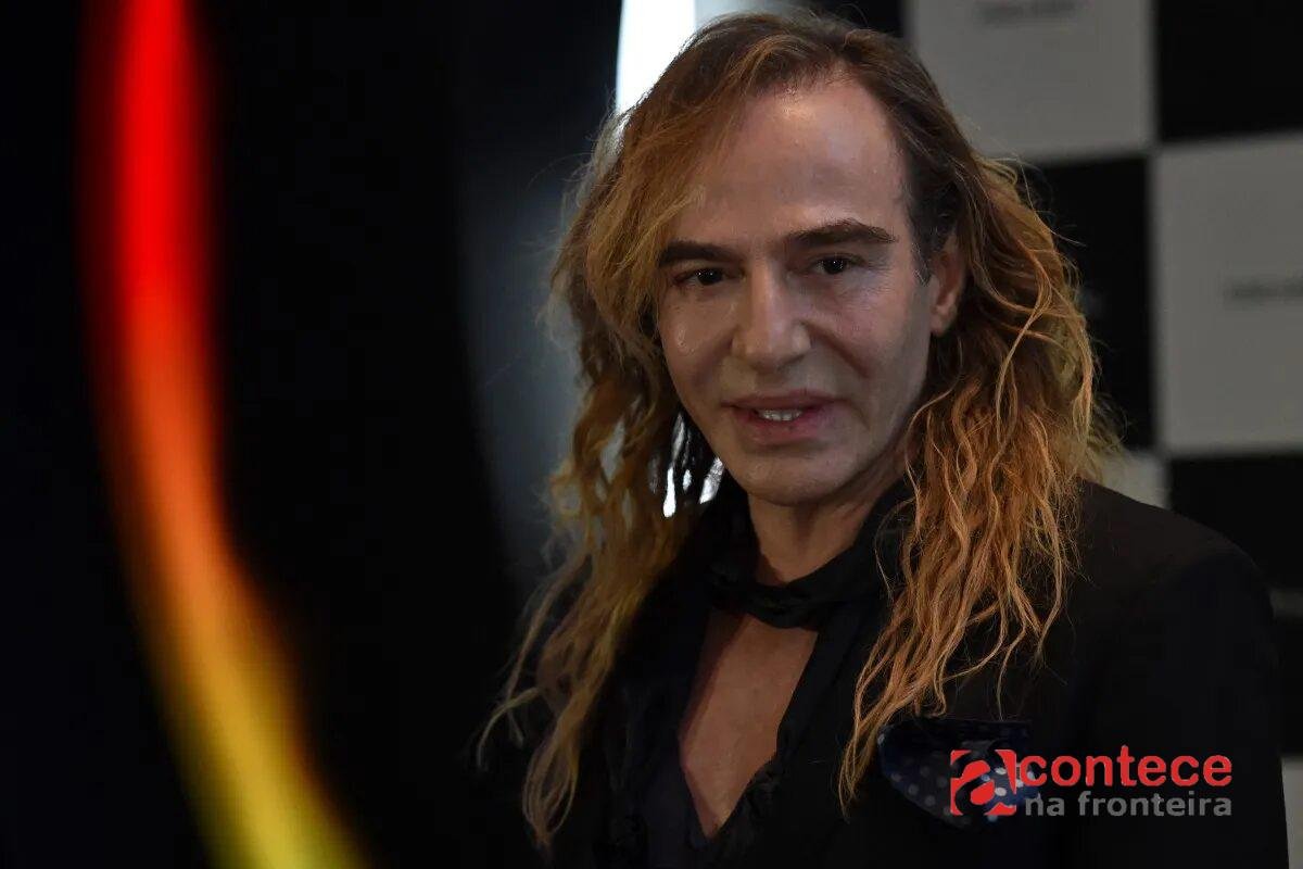 Antissemitismo, condenação e saída da Dior: entenda por que John Galliano cancelou exposição no Metropolitan Museum, em Nova York