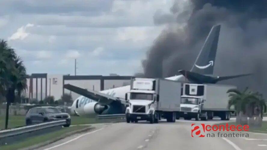 Avião cargueiro da Amazon sai da pista e pega fogo em estrada perto de aeroporto de Miami; vídeo