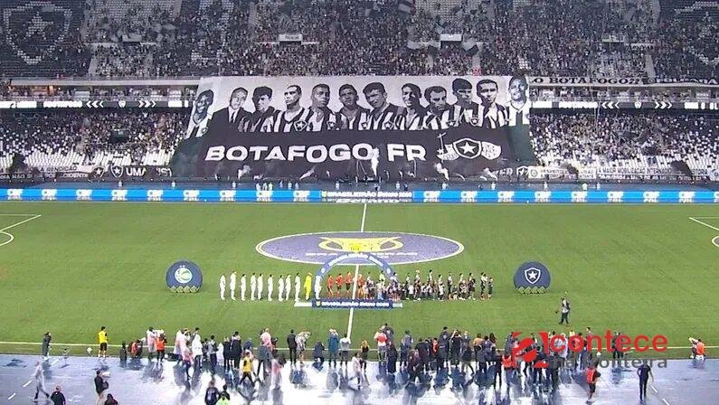 Bandeirão de ídolos que já teve Marlon Freitas será exibido pela torcida do Botafogo contra o Palmeiras