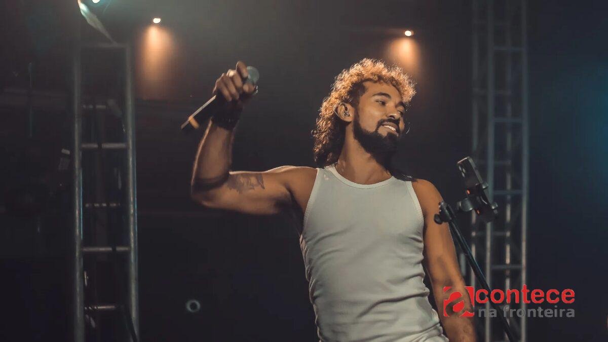 Morre em Curitiba, aos 40 anos, o cantor Davi Leão