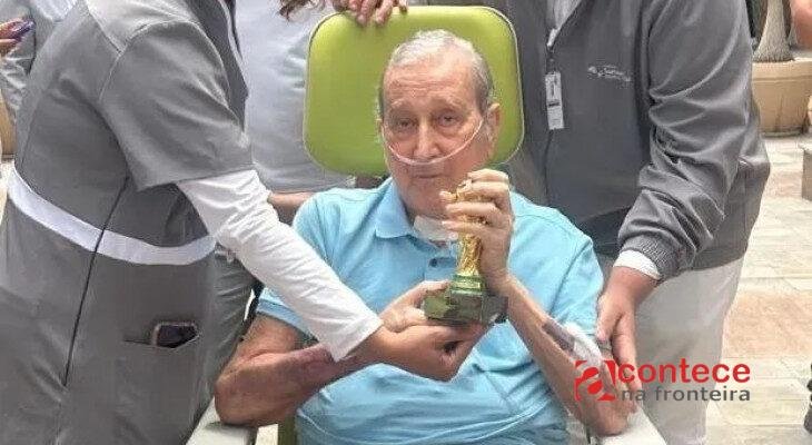 Carlos Alberto Parreira recebe alta após 80 dias internado no Rio