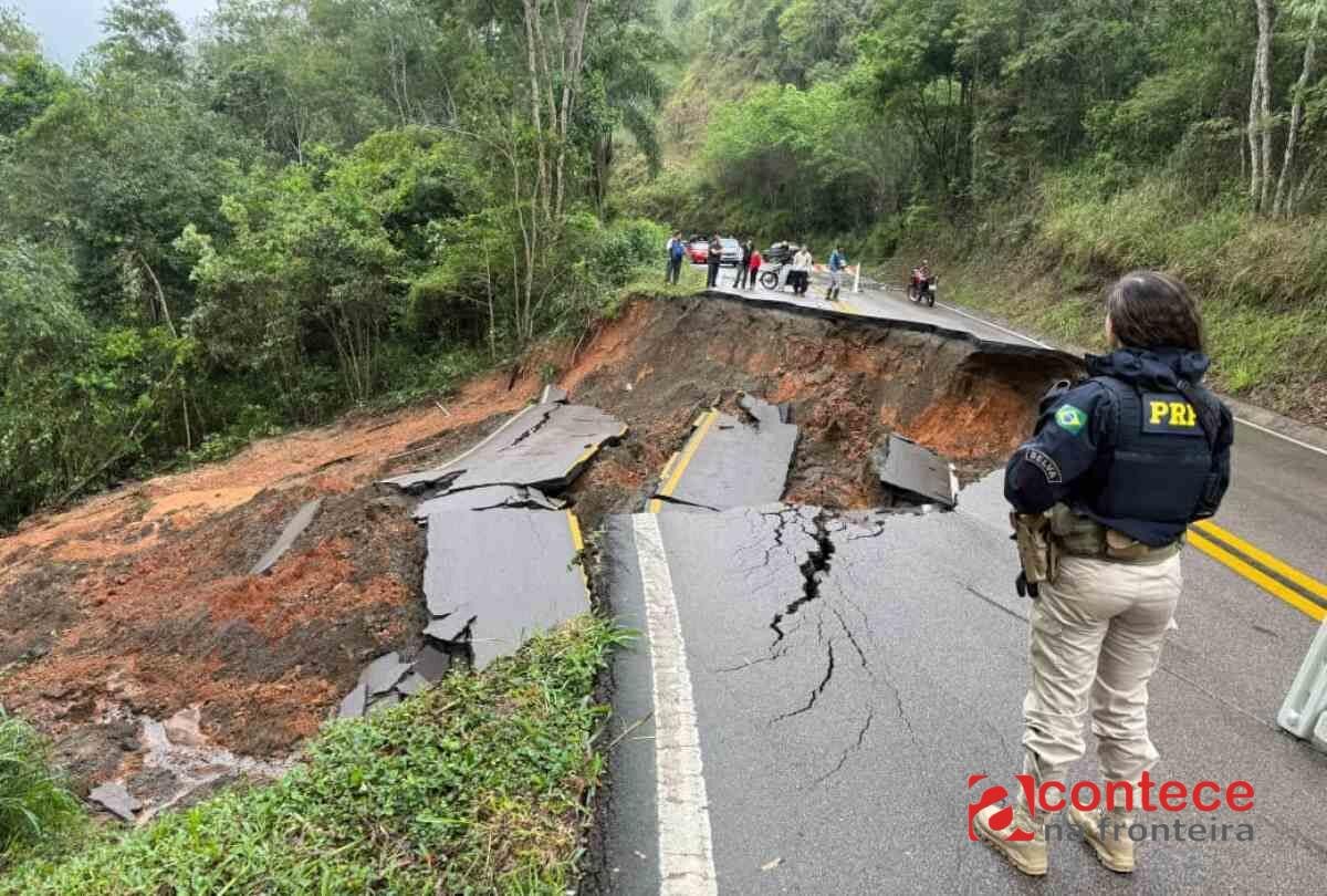 Chuvas causam deslizamentos na Estrada da Ribeira e BR-476 tem pontos de interdição